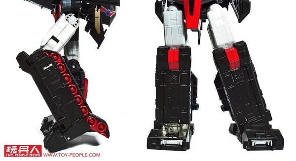 Titans Return Sky Shadow, Brawn And Roadburn Detailed In Hand Photos 58 (58 of 66)